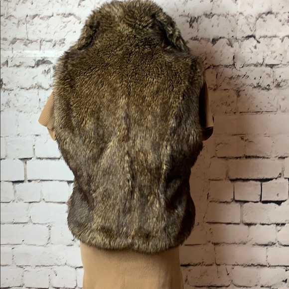 Faux Fur Vest Size Small - Picture 3 of 8